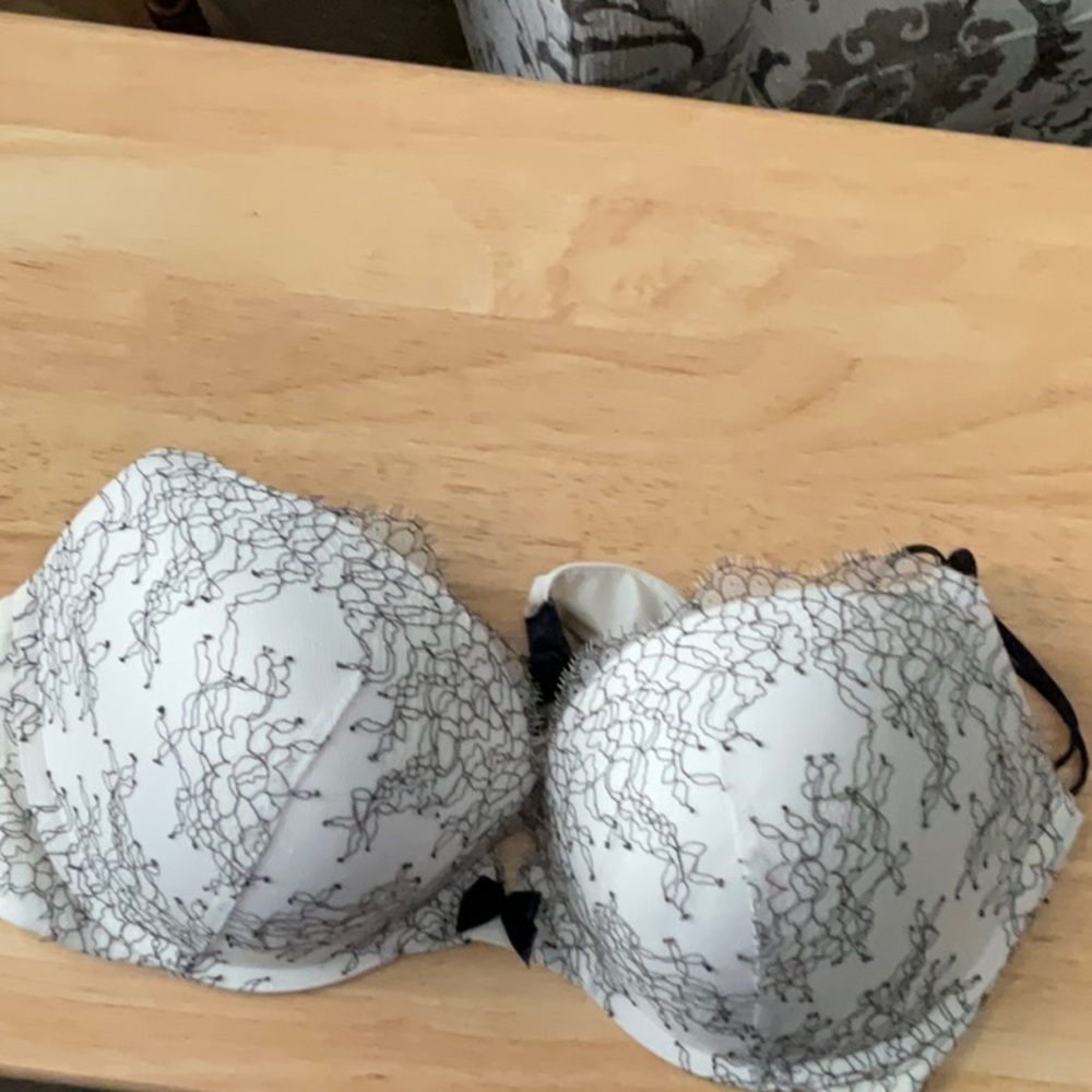 Victoria secret very sexy push-up/ pigeonnant cream with beautiful black lace